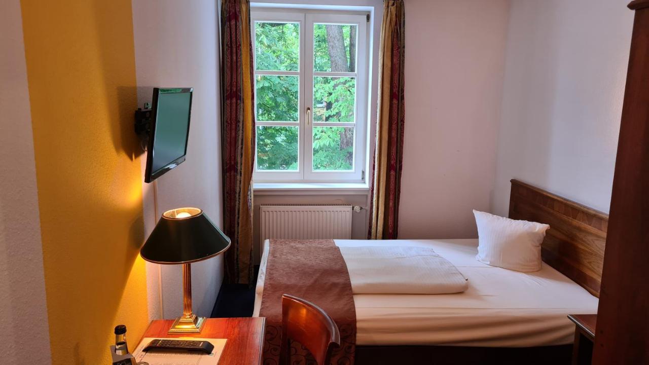 Hotel Koenigin Olga Ellwangen Exterior photo